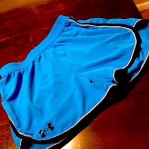 Women’s Medium Under Armor-shorts. Like new.